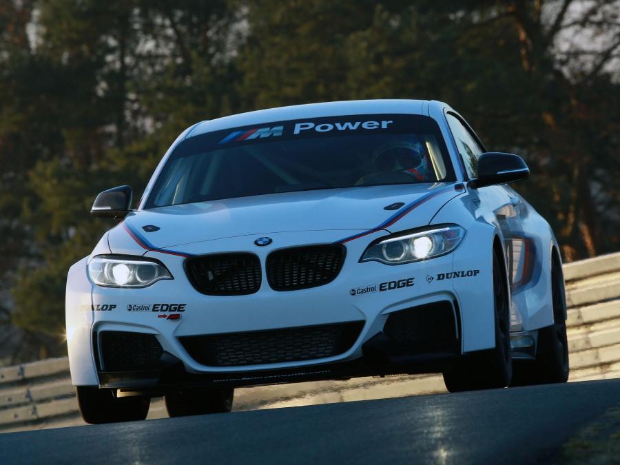  BMW M235i Racing 2014 года  (фото 16 из 26)